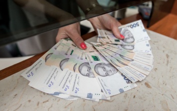АМКУ начал проверку "драконовских" комиссий при денежных переводах