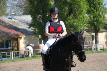 В Николаеве стартовал открытый чемпионат по конному спорту Николаевской области памяти Александра Зозули