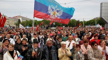 Власти "ЛНР" сгоняют людей на майские митинги по примеру прошлых лет