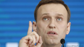 Навальный обвинил вице-премьера Хлопонина в получении взятки от Прохорова