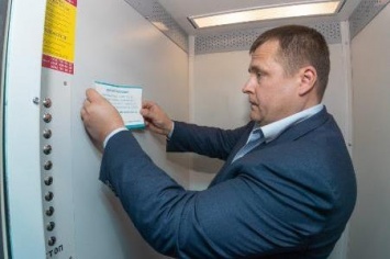Борис Филатов проверил, как ремонтируют лифты в многоэтажках Днепра