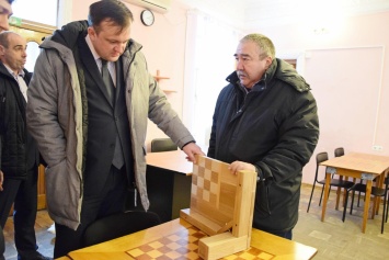 Вице-губернатор Кушнир уже второй год рассуждает о ремонте областного шахматного клуба