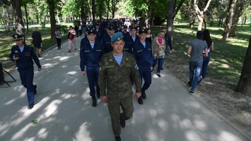 "Я в десантники пошел": 87 крымских призывников проводили на службу в ВДВ
