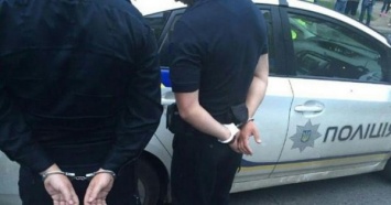 В Киевской области на взятке попались двое полицейских-наркодилеров