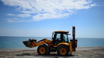 Вице-мэр Ялты связал открытие пляжей в регионе с "купальным сезоном"