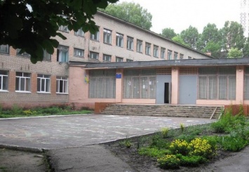 Одни документы на двоих: прокуратура уличила ремонтников днепровских школ в «подделке лицензий»