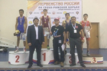Крымчане завоевали три медали первенства России по греко-римской борьбе среди юношей