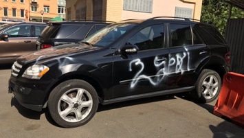 Вандалы написали оскорбления на авто, принадлежащем семье обидчика Найема