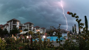 Переменчивая крымская погода: на полуостров идет шторм