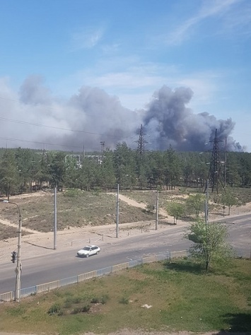 На Донбассе не могут несколько часов потушить мощный пожар в лесу: очевидцы показали первые кадры ЧП