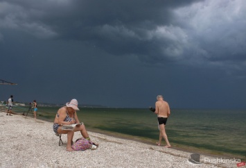 В ожидании стихии: на Одессу надвигается огромная грозовая туча. Фото, видео