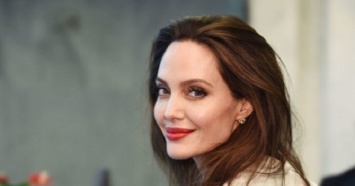 Анджелина Джоли станет продюсером документального фильма