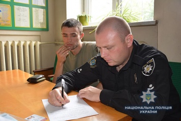 В Николаеве полицейские составили административный протокол за вывешенный плакат с «георгиевской» лентой