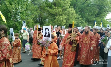 9 мая в Святогорске: «Бессмертный полк», православные монахи и флаги Украины в одном шествии