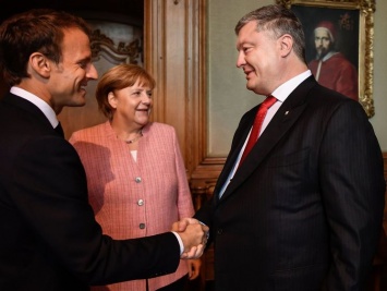 Порошенко после встречи с Меркель и Макроном: Мы настаиваем, чтобы террористы соблюдали пасхальное перемирие на Донбассе