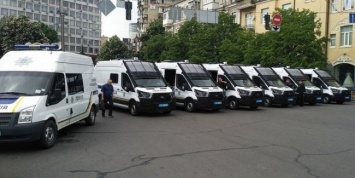 Необычные полицейские автомобили на дорогах Киева