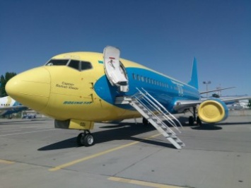 Бывший самолет "Аэросвита" отремонтировали и присвоили имя погибшего в Кабуле украинского летчика (фото)