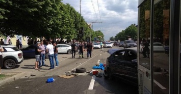 В ДТП в Запорожье столкнулись 10 машин и автобус