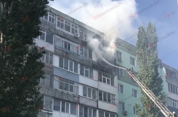 В Бердянске в многоэтажке произошел пожар (видео)