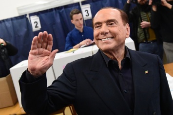 С Берлускони сняли ограничения на занятие выборных должностей