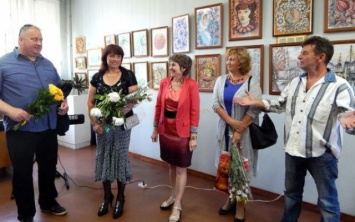 В Новокаховской картинной галерее открылась выставка местной художницы