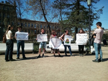 В Петербурге протестовали против запрета на импорт лекарств