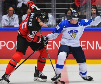 ЧМ по хоккею 2018: Финляндия громит Канаду, Россия с трудом обыгрывает Швейцарию
