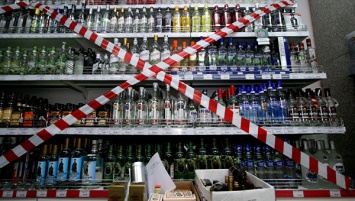 Найти дом за решеткой: в Крыму бездомный украл алкоголь из магазина