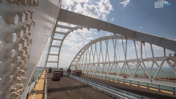 В воскресенье на Крымском мосту запускают рабочее движение транспорта