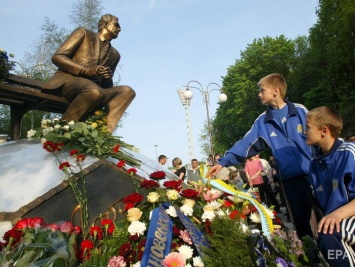 Мунтян назвал "позорищем" отсутствие представителей Федерации футбола Украины на годовщине смерти Лобановского