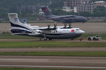 Китай начнет поставки крупнейшего в мире самолета-амфибии в 2022 году