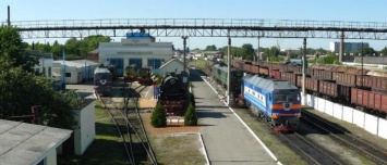 Кременчугские железнодорожники теперь действуют строго по инструкции, поэтому локомотивы и вагоны стоят