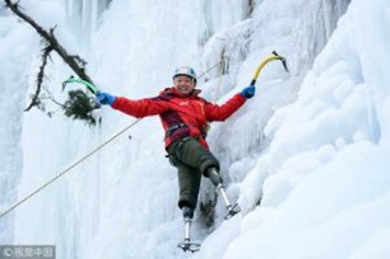 Безногий китайский альпинист покорил Эверест с пятой попытки