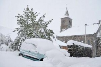 Во Франции выпало почти полметра снега: кадры