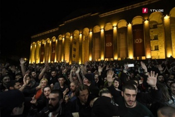 На грани гражданского противостояния: Хроника "клубных протестов" в Тбилиси