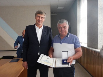 Работников сферы ЖКХ Центрального района Николаева наградили грамотами Верховной Рады Украины