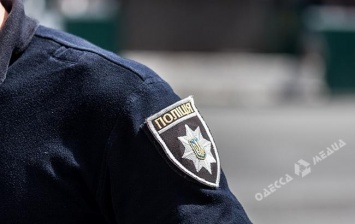 В Усатово полиция провела обыски в предполагаемых наркоточках: активисты остались недовольны результатом (видео)