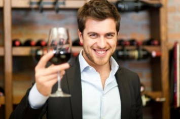 Мужчинам посоветовали пить вино, и вот почему