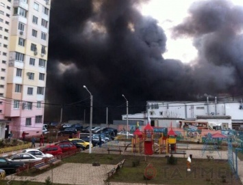 Прокуроры считают, что одесский рынок «Меркурий» сгорел из-за сварщика