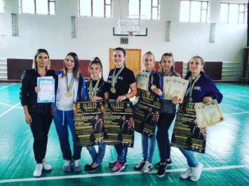 Кикбоксеры из Николаевских ДЮСШ №2 и ДЮСШ №5 стали в Павлограде чемпионами Украины