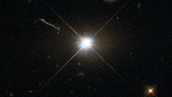 Астрономы нашли самую прожорливую черную дыру во Вселенной