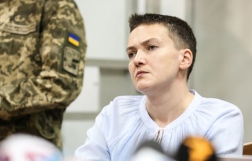 Суд оставил Савченко под стражей до середины июля