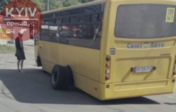 У киевской маршрутки на ходу отвалились колеса