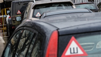 Небезопасно: МВД предложило отказаться от знака "Шипы" на машинах