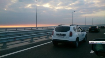 Автомобильное движение по Крымскому мосту открылось
