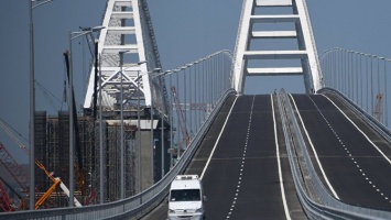 В первый час по Крымскому мосту проехали более тысячи машин