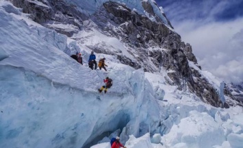 «Примерзлые, но живые»: на Эвересте спасли украинских альпинистов (ФОТО)