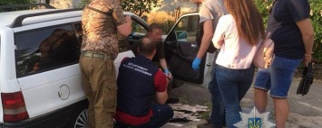 В Луганской области, убегая от преследования, чиновник- взяточник пытался задавить прокурора (ФОТО)