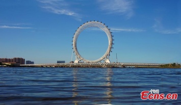 В Китае посреди реки запустили крупнейшее в мире безосевое колесо обозрения (фото, видео)