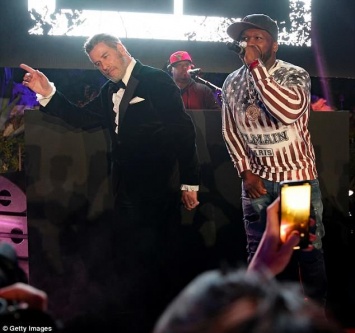 Джон Траволта станцевал под песню 50 Cent: ВИДЕО